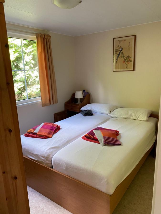 Ruim Privacyvol Chalet Met Overdekt Terras Ermelo Exterior foto